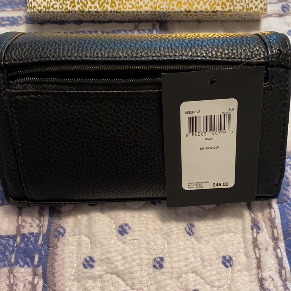 BRAND NEW Guess Wallet - Picture 5 of 5